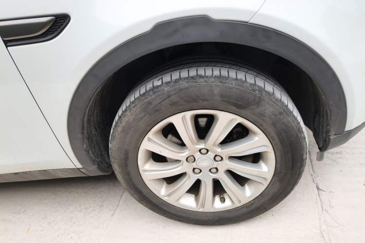 Used Land Rover Discovery Sport 2016 2.0T SE Right Front Wheel Hub