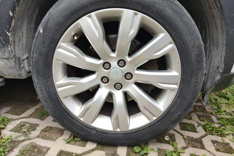 Used Land Rover Discovery Sport 2016 2.0T HSE Right Front Wheel Hub