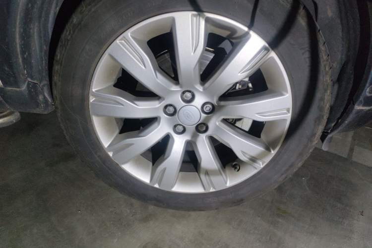 Used Land Rover Discovery Sport 2016 2.0T SE Right Front Wheel Hub