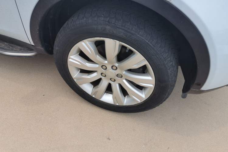 Used Land Rover Discovery Sport 2016 2.0T SE Right Front Wheel Hub