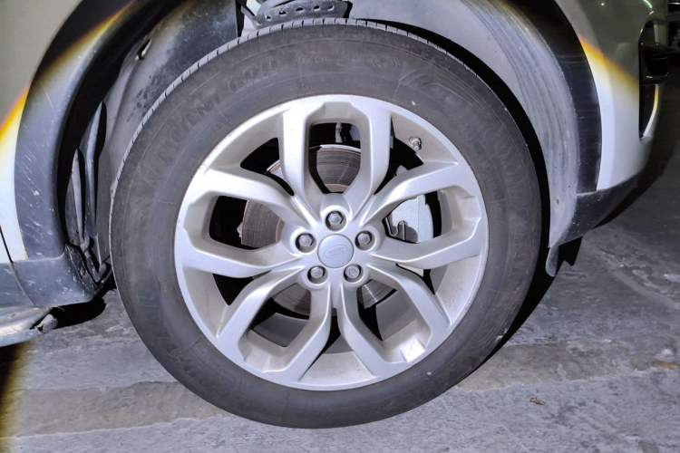 Used Land Rover Discovery Sport 2016 2.0T HSE Right Front Wheel Hub