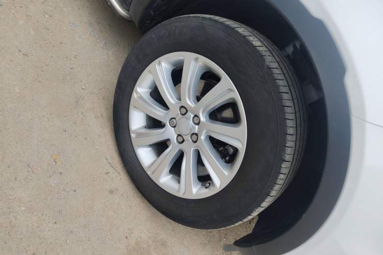 Used Land Rover Discovery Sport 2016 2.0T SE Right Front Wheel Hub