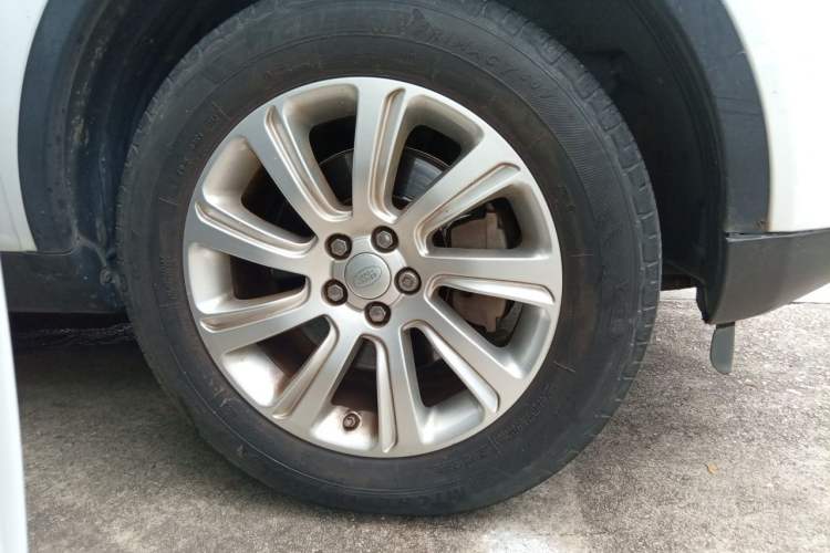 Used Land Rover Discovery Sport 2016 2.0T SE Right Front Wheel Hub