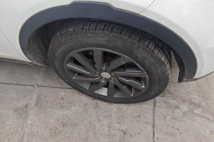 Used Land Rover Discovery Sport 2016 2.0T HSE LUXURY Right Front Wheel Hub
