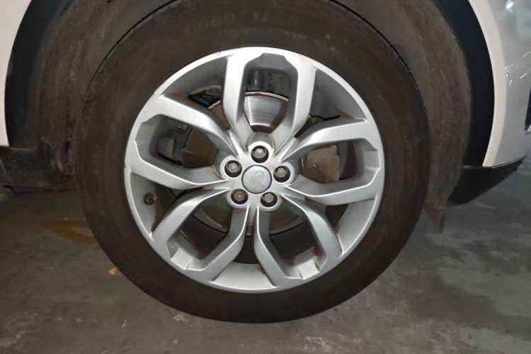 Used Land Rover Discovery Sport 2016 2.0T HSE Right Front Wheel Hub