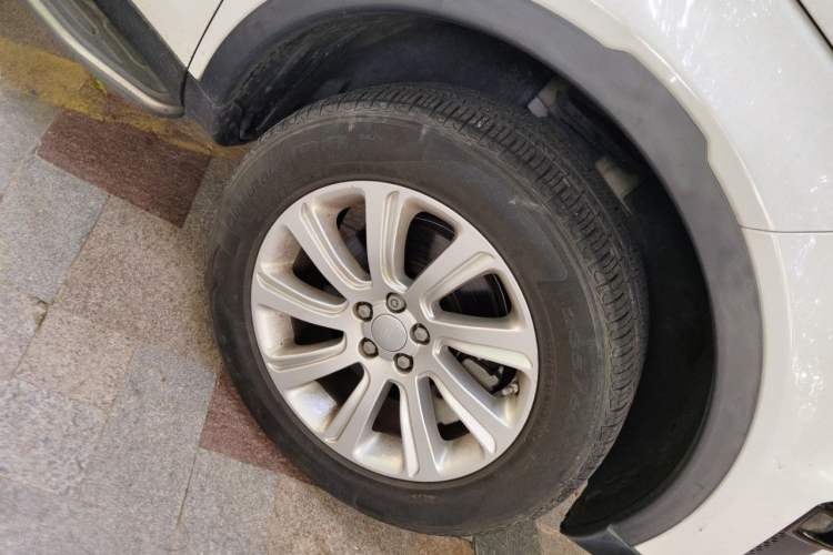 Used Land Rover Discovery Sport 2016 2.0T SE Right Front Wheel Hub