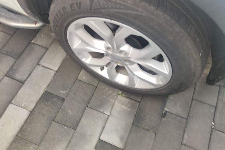 Used Land Rover Discovery Sport 2016 2.0T HSE Right Front Wheel Hub