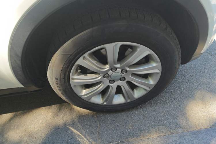 Used Land Rover Discovery Sport 2016 2.0T SE Right Front Wheel Hub