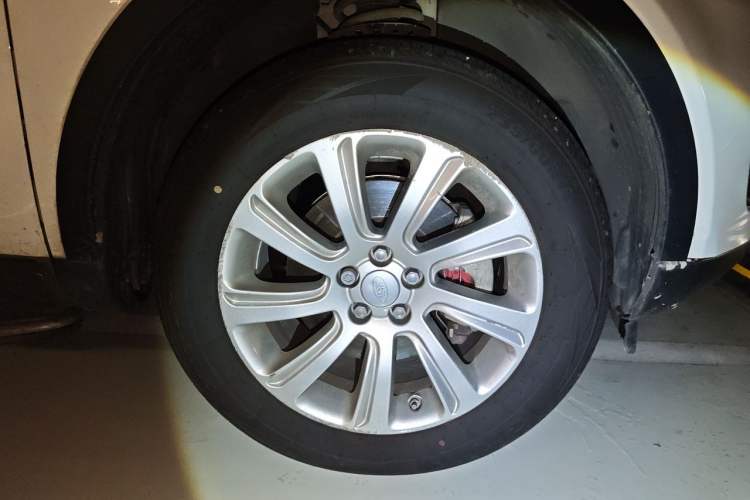 Used Land Rover Discovery Sport 2016 2.0T SE Right Front Wheel Hub