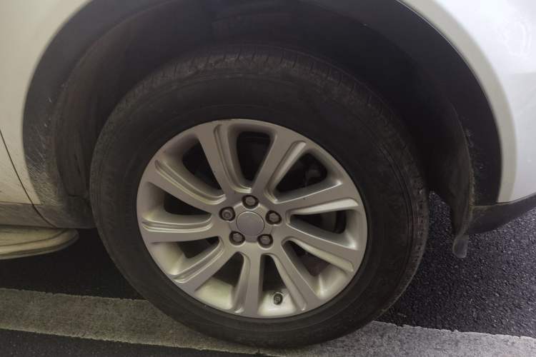 Used Land Rover Discovery Sport 2016 2.0T SE Right Front Wheel Hub