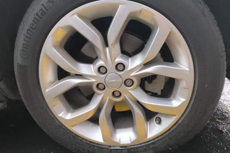Used Land Rover Discovery Sport 2016 2.0T HSE Right Front Wheel Hub