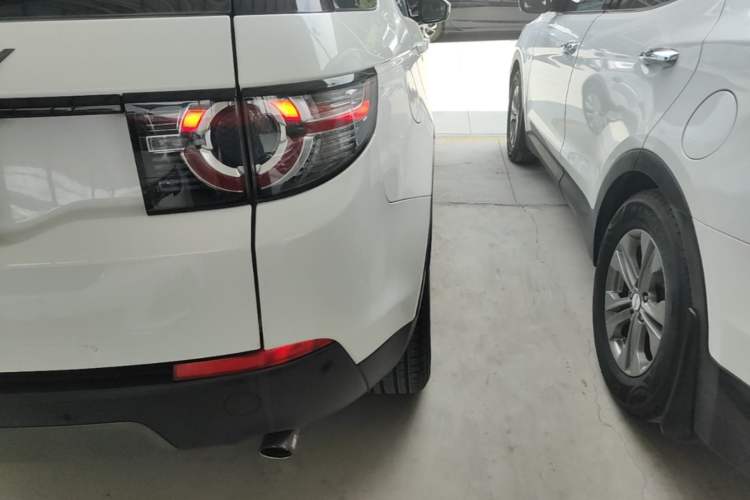 Used Land Rover Discovery Sport 2016 2.0T SE Right Rear Taillight