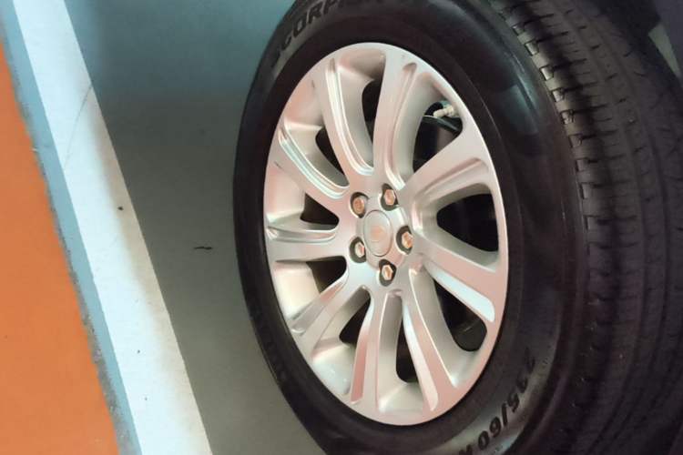 Used Land Rover Discovery Sport 2016 2.0T SE Right Rear Wheel Hub