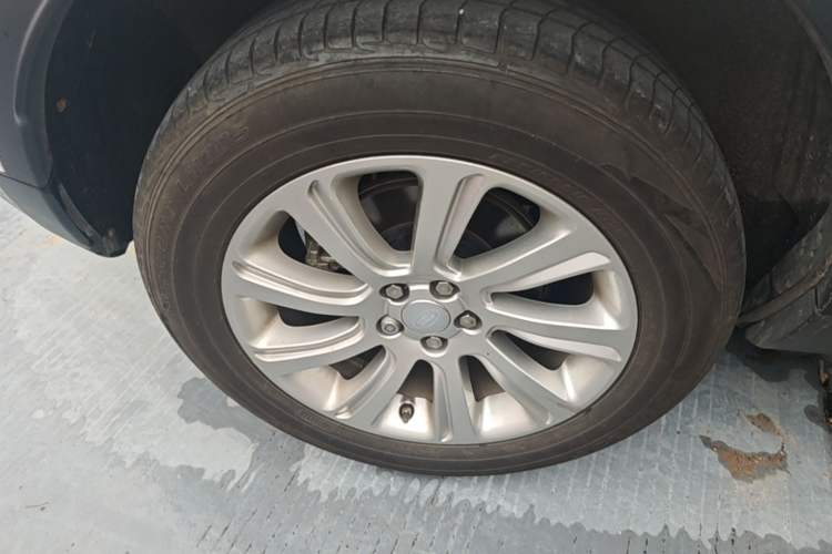 Used Land Rover Discovery Sport 2016 2.0T SE Right Rear Wheel Hub