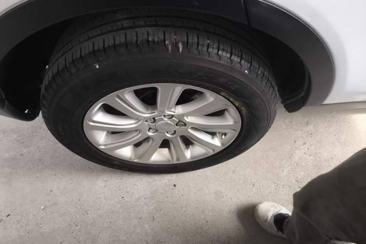 Used Land Rover Discovery Sport 2016 2.0T SE Right Rear Wheel Hub
