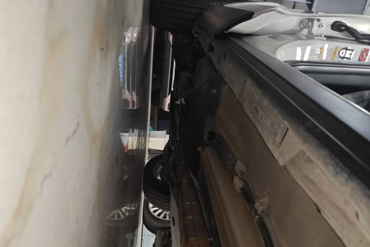 Used Land Rover Discovery Sport 2016 2.0T HSE Right Side Sill