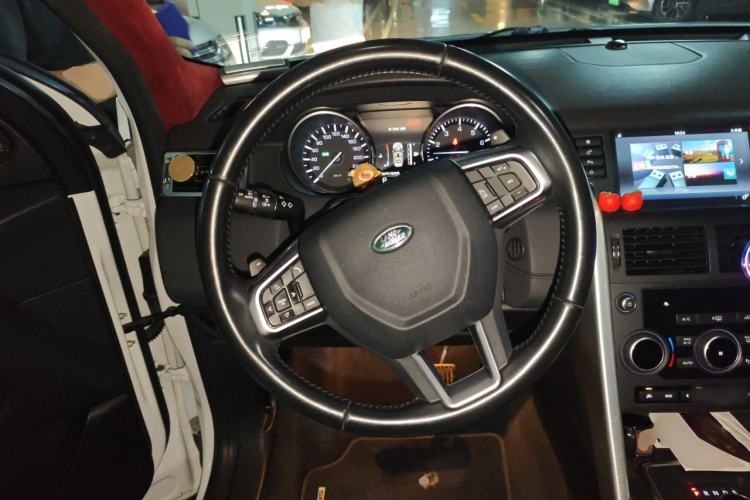 Used Land Rover Discovery Sport 2016 2.0T SE Steering Wheel