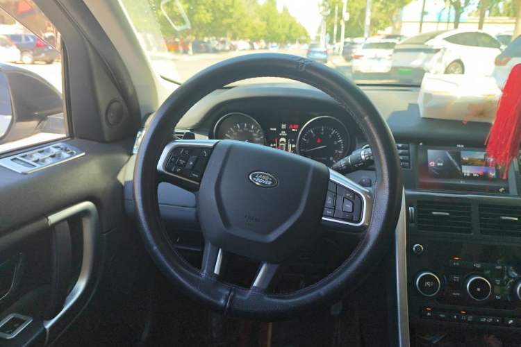 Used Land Rover Discovery Sport 2016 2.0T SE Steering Wheel