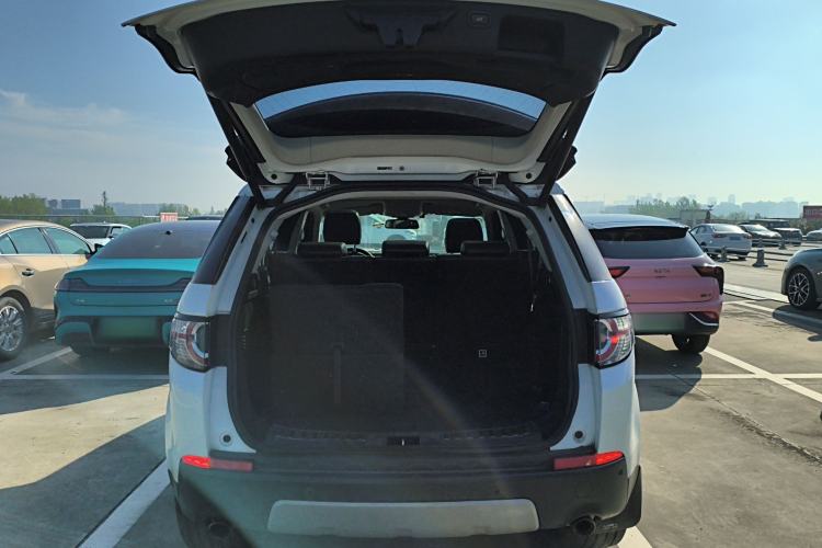 Used Land Rover Discovery Sport 2016 2.0T HSE Trunk