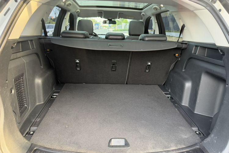 Used Land Rover Discovery Sport 2016 2.0T SE Trunk