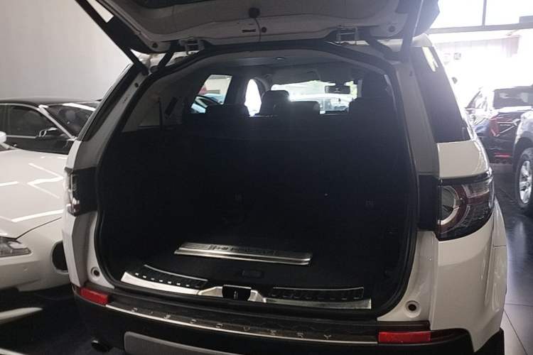 Used Land Rover Discovery Sport 2016 2.0T HSE Trunk