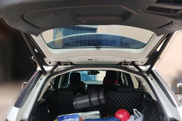 Used Land Rover Discovery Sport 2016 2.0T HSE Trunk
