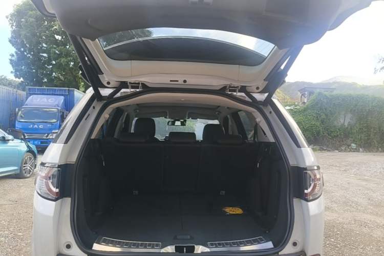 Used Land Rover Discovery Sport 2016 2.0T HSE Trunk