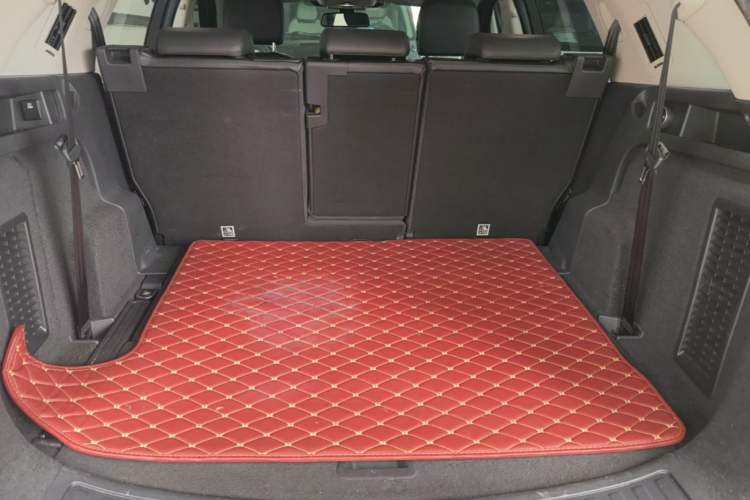 Used Land Rover Discovery Sport 2016 2.0T HSE Trunk