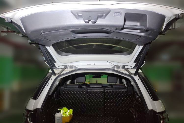 Used Land Rover Discovery Sport 2016 2.0T HSE Trunk