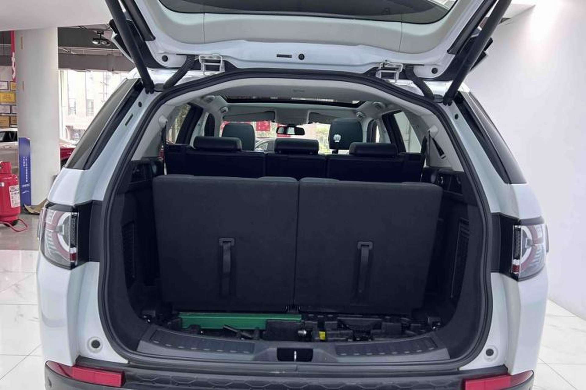 Used Land Rover Discovery Sport 2016 2.0T HSE Trunk