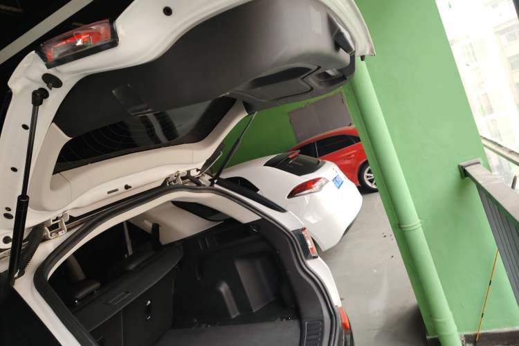 Used Land Rover Discovery Sport 2016 2.0T S Trunk