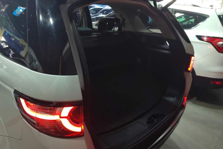 Used Land Rover Discovery Sport 2016 2.0T SE Trunk