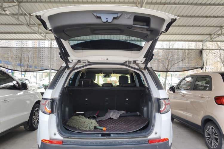 Used Land Rover Discovery Sport 2016 2.0T SE Trunk