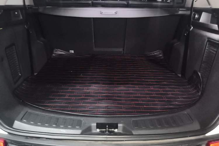 Used Land Rover Discovery Sport 2016 2.0T HSE Trunk