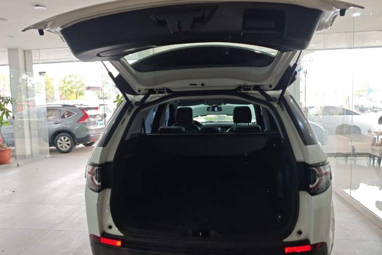Used Land Rover Discovery Sport 2016 2.0T S Trunk