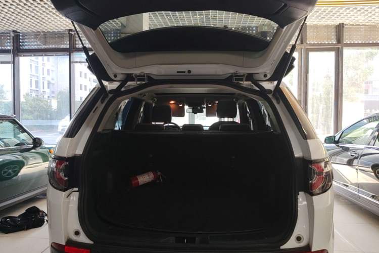 Used Land Rover Discovery Sport 2016 2.0T S Trunk