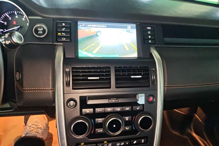 Used Land Rover Discovery Sport 2016 2.0T HSE Audio And AC Panel