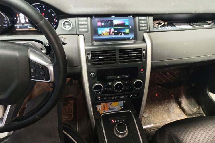 Used Land Rover Discovery Sport 2016 2.0T SE Audio And AC Panel