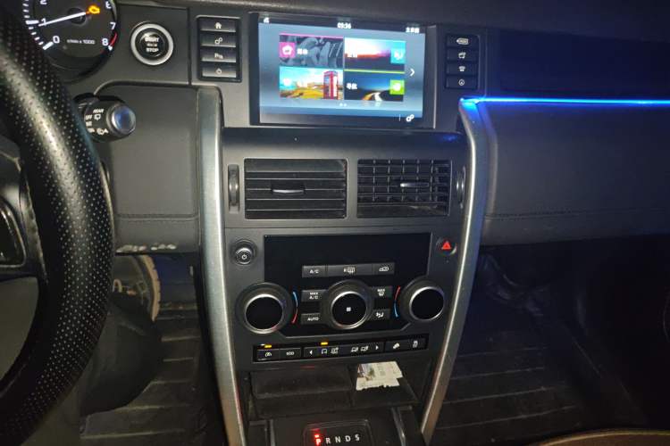 Used Land Rover Discovery Sport 2016 2.0T SE Audio And AC Panel
