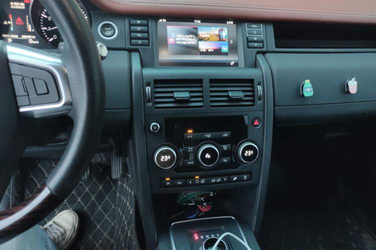Used Land Rover Discovery Sport 2016 2.0T S Audio And AC Panel