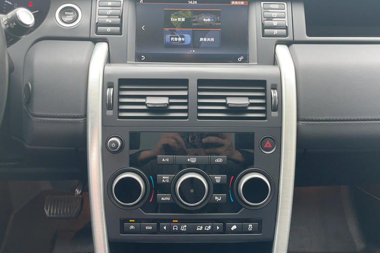 Used Land Rover Discovery Sport 2016 2.0T SE Audio And AC Panel