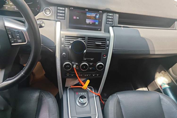 Used Land Rover Discovery Sport 2016 2.0T SE Audio And AC Panel