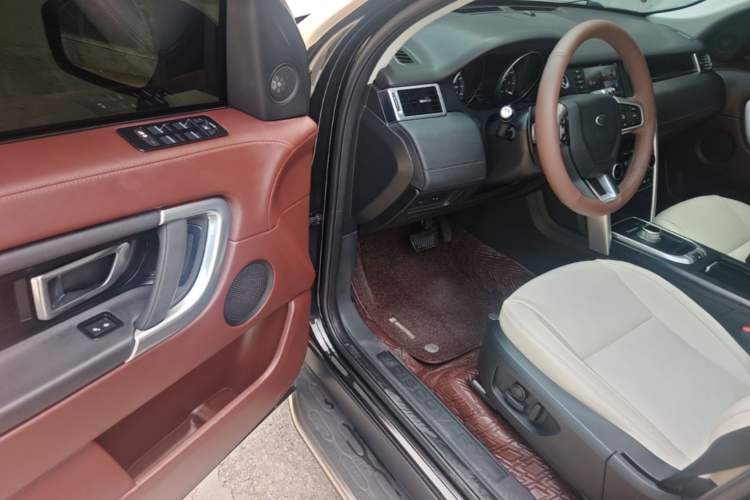 Used Land Rover Discovery Sport 2016 2.0T SE Driver Seat