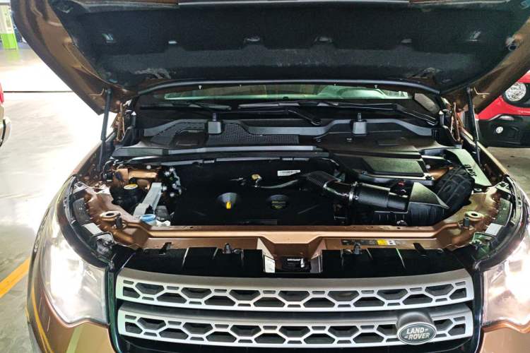 Used Land Rover Discovery Sport 2016 2.0T HSE Engine Bay