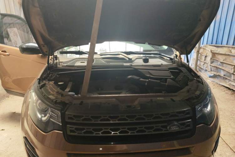 Used Land Rover Discovery Sport 2016 2.0T SE Engine Bay