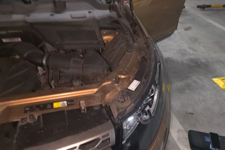 Used Land Rover Discovery Sport 2016 2.0T SE Engine Bay Left
