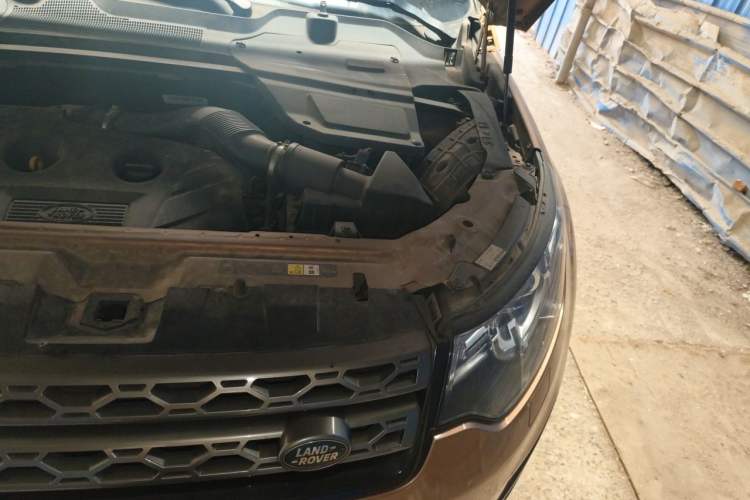 Used Land Rover Discovery Sport 2016 2.0T SE Engine Bay Left
