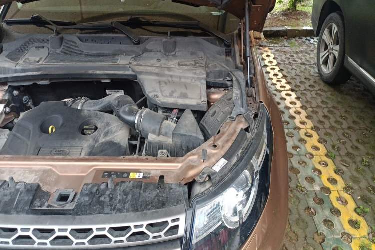 Used Land Rover Discovery Sport 2016 2.0T SE Engine Bay Left