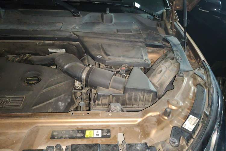 Used Land Rover Discovery Sport 2016 2.0T Limited-Edition Launch Engine Bay Left