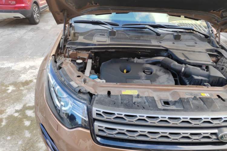 Used Land Rover Discovery Sport 2016 2.0T Limited-Edition Launch Engine Bay Right